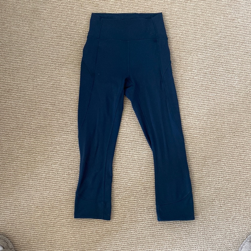 Blue Cropped Lululemon Workout Leggings in Size 2